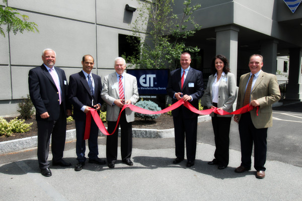 Cutting the ribbon on EIT's new location in Salem.